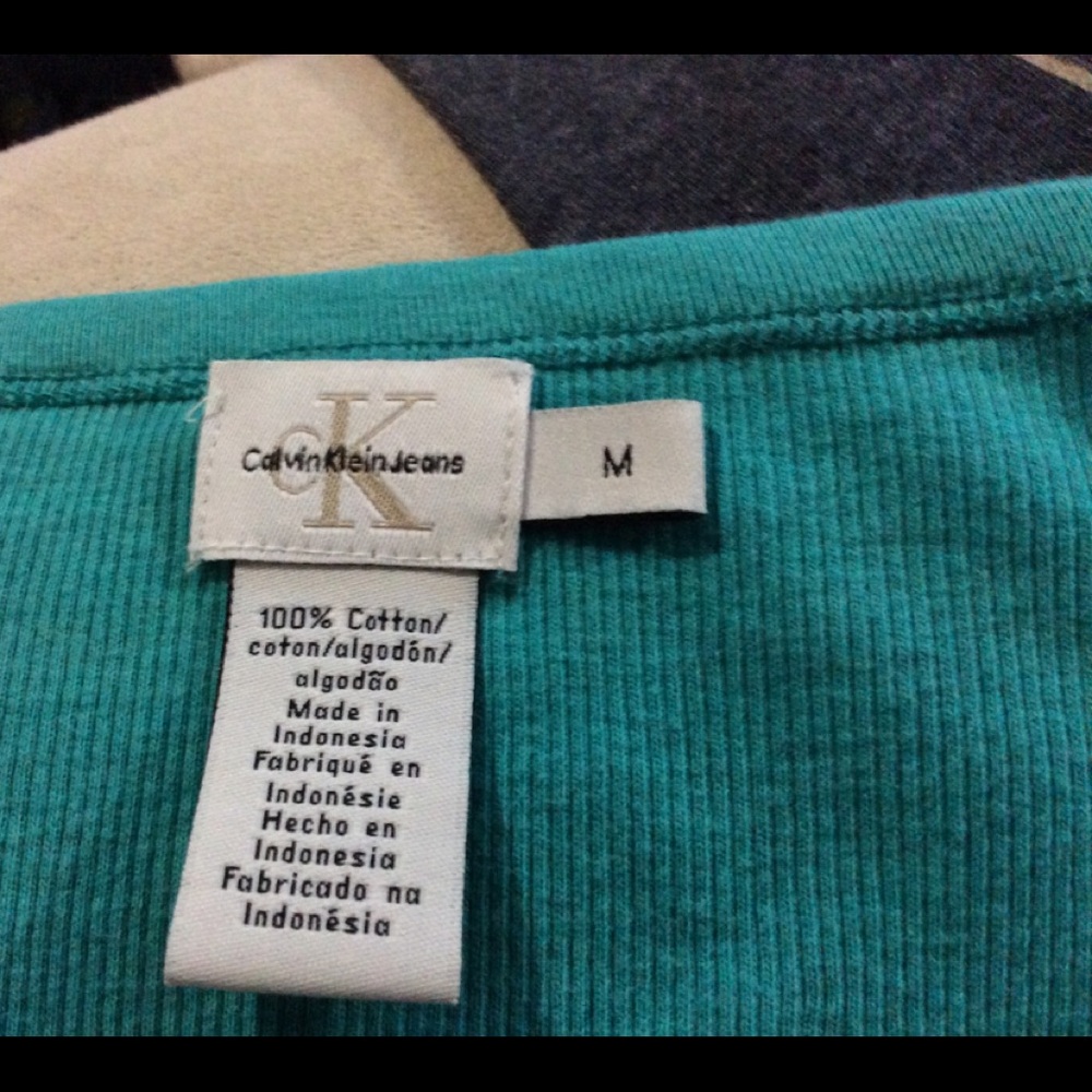 Top - Picture 2 of 3